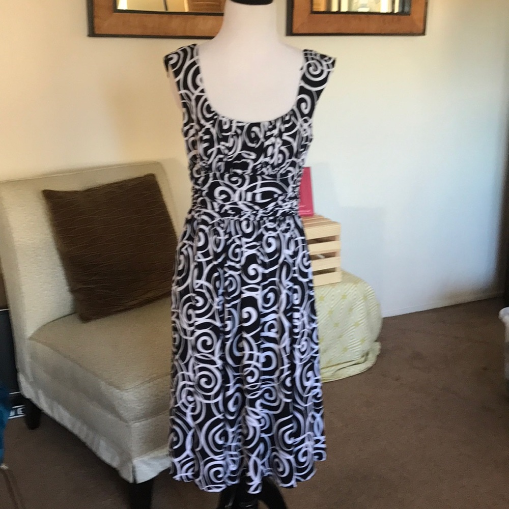 Black & White Maggie London Cinched Waist Dress